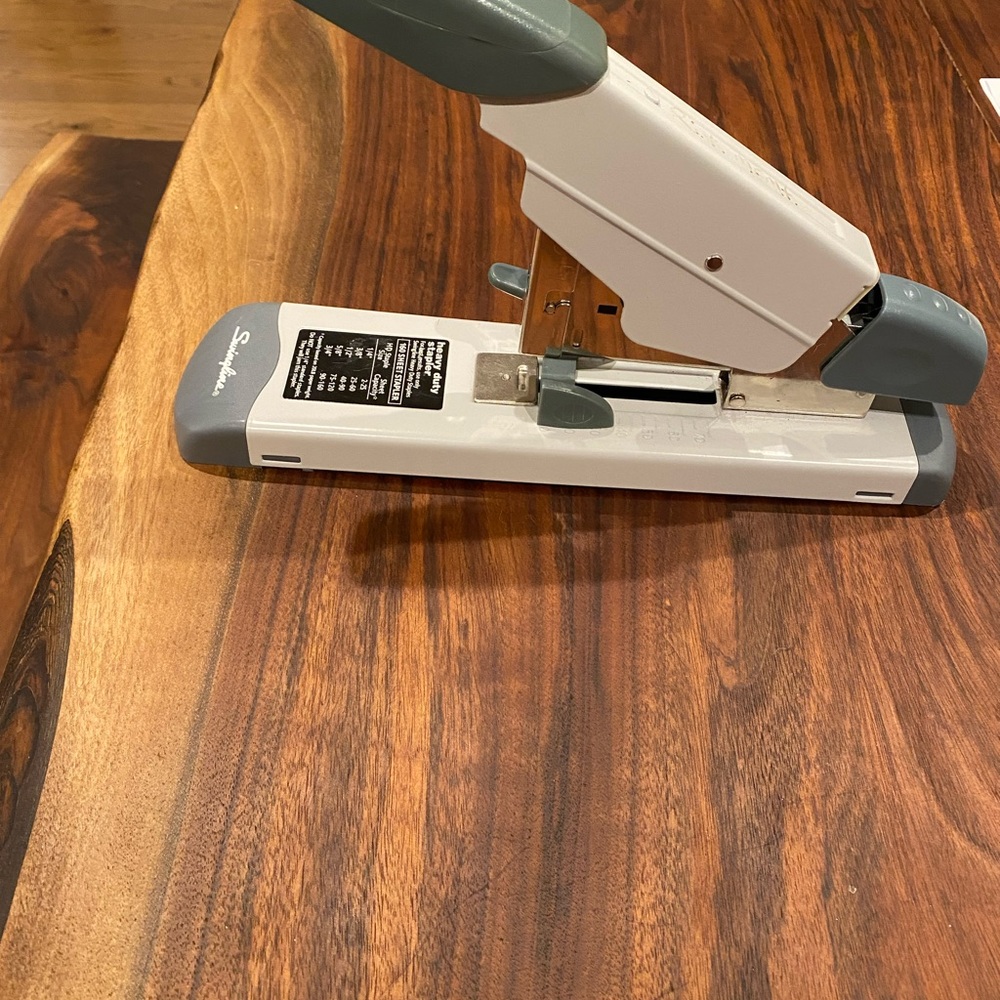 Swingline Heavy Duty Stapler 160 sheet‎ capacity Platinum model 39002 office